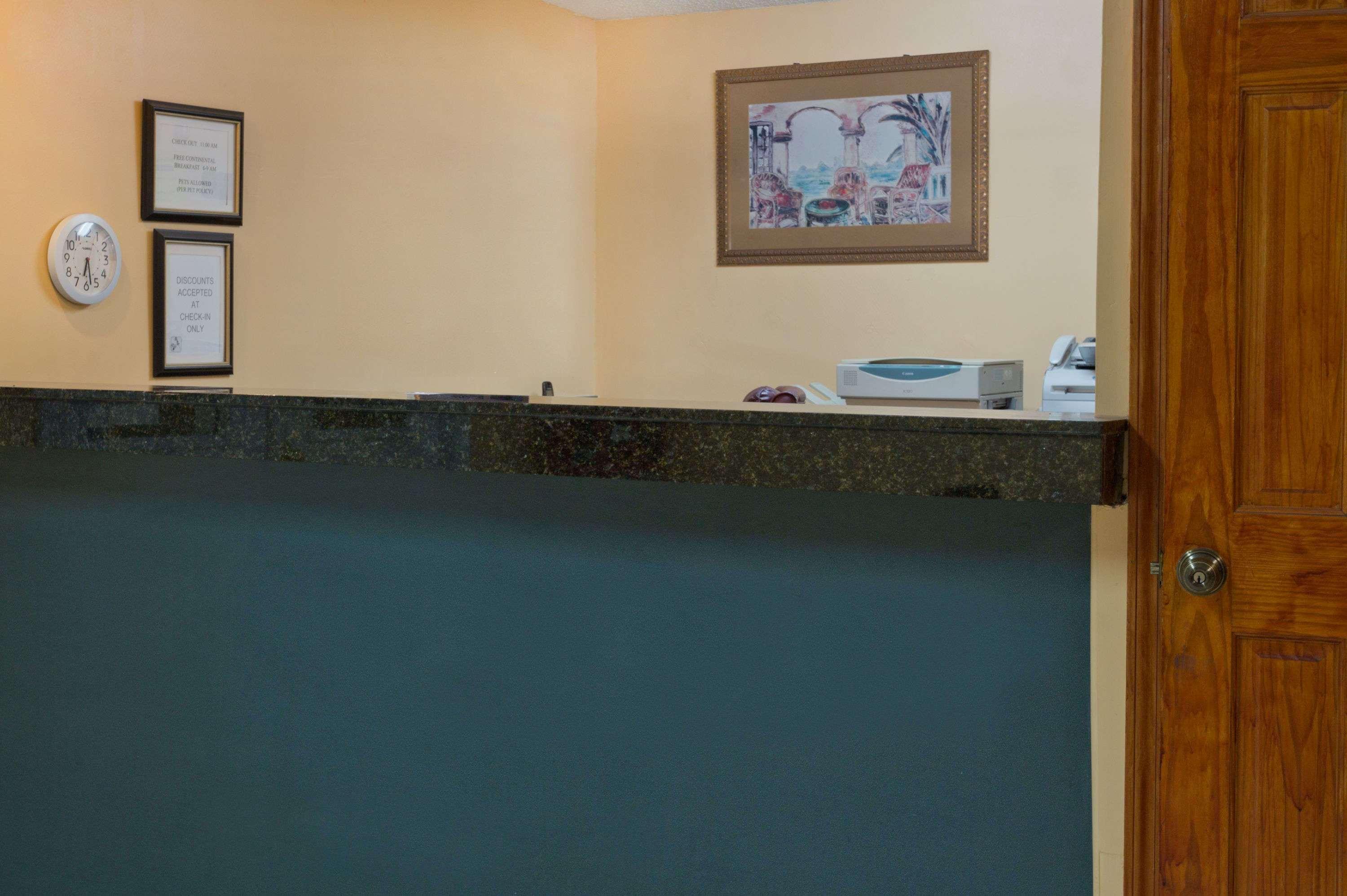 Super 8 By Wyndham Hotel 2*