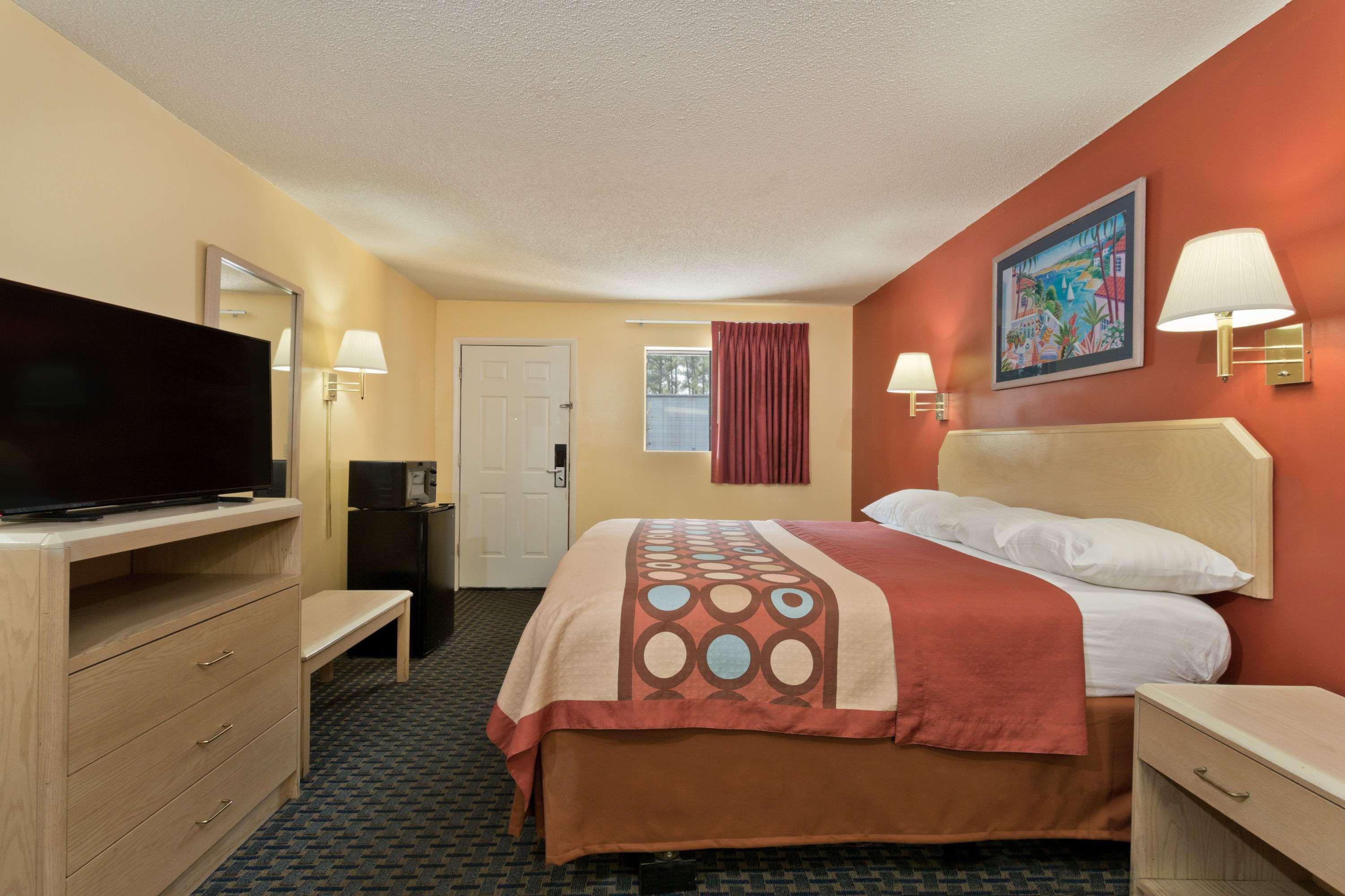 Hotel Super 8 By Wyndham 2*