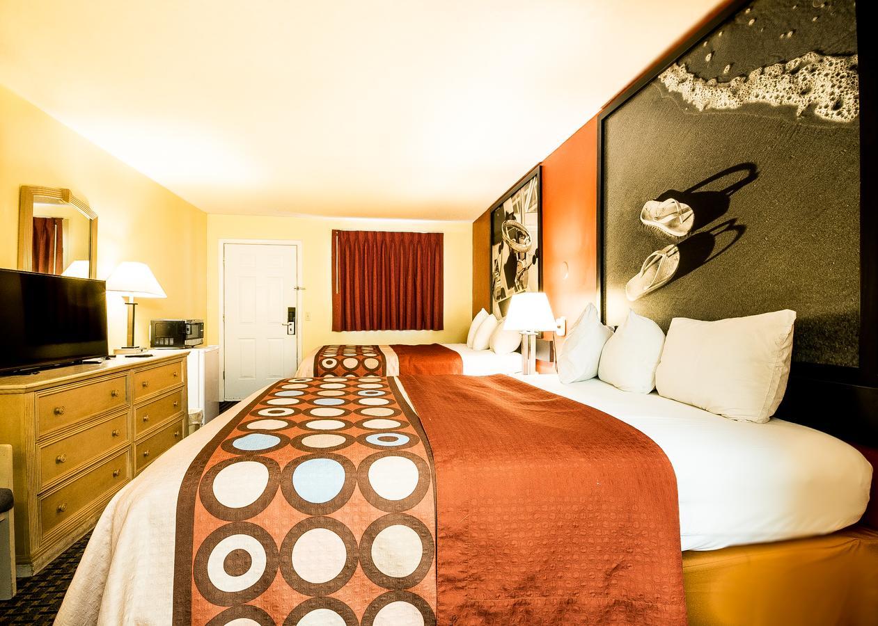 Super 8 By Wyndham Hotel